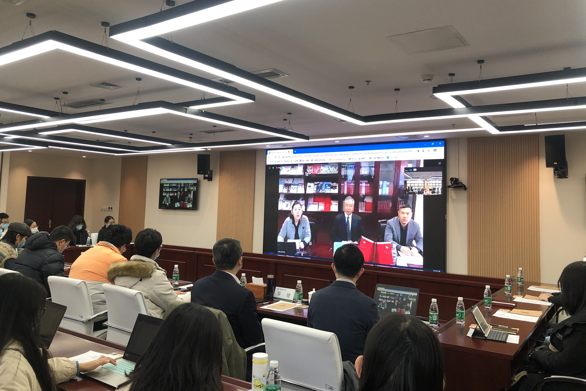 “构建和谐劳动关系与新冠肺炎疫情对劳动关系的影响”专题交流会在我校举行