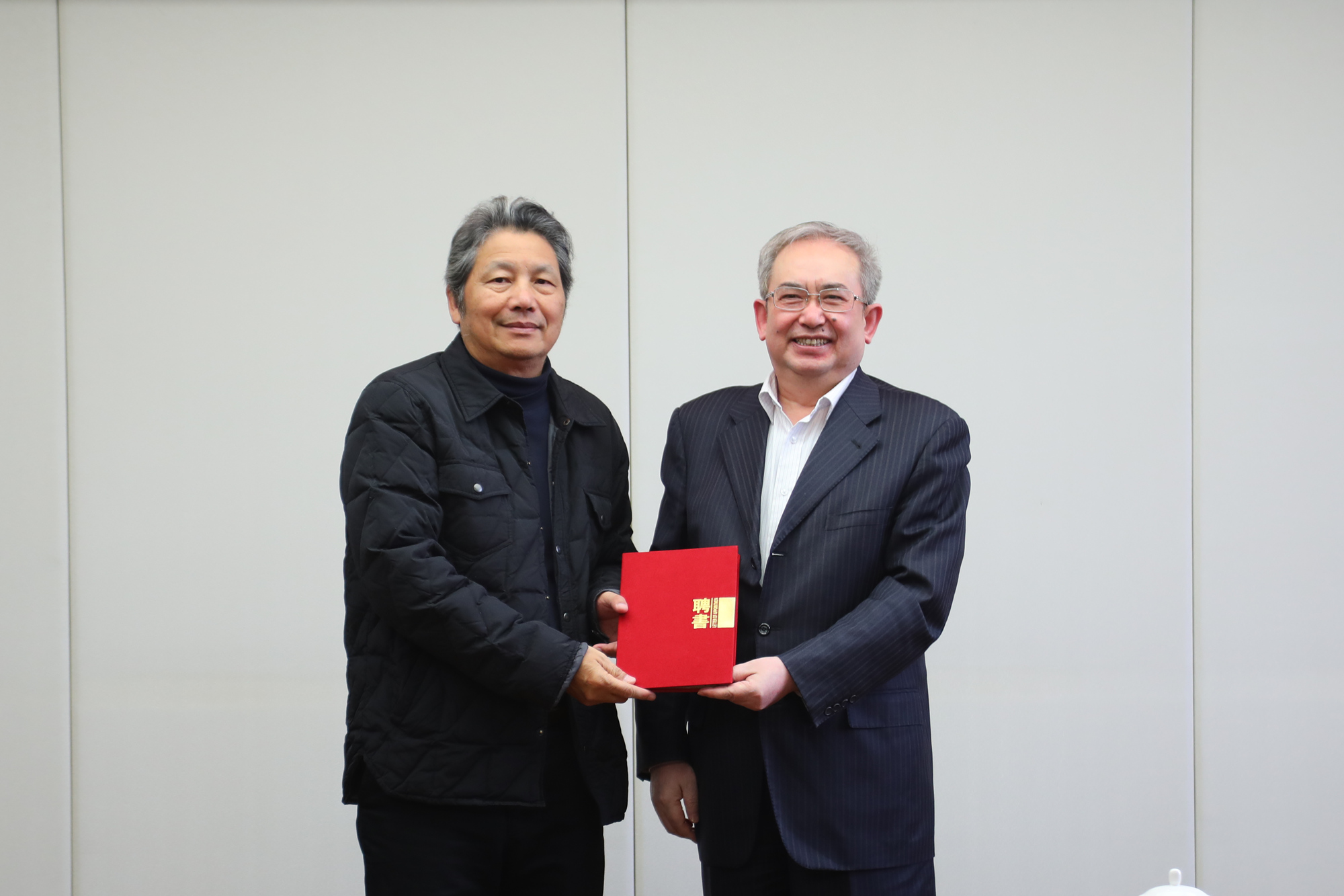 学校举行柔性引进竺乾威教授聘任仪式