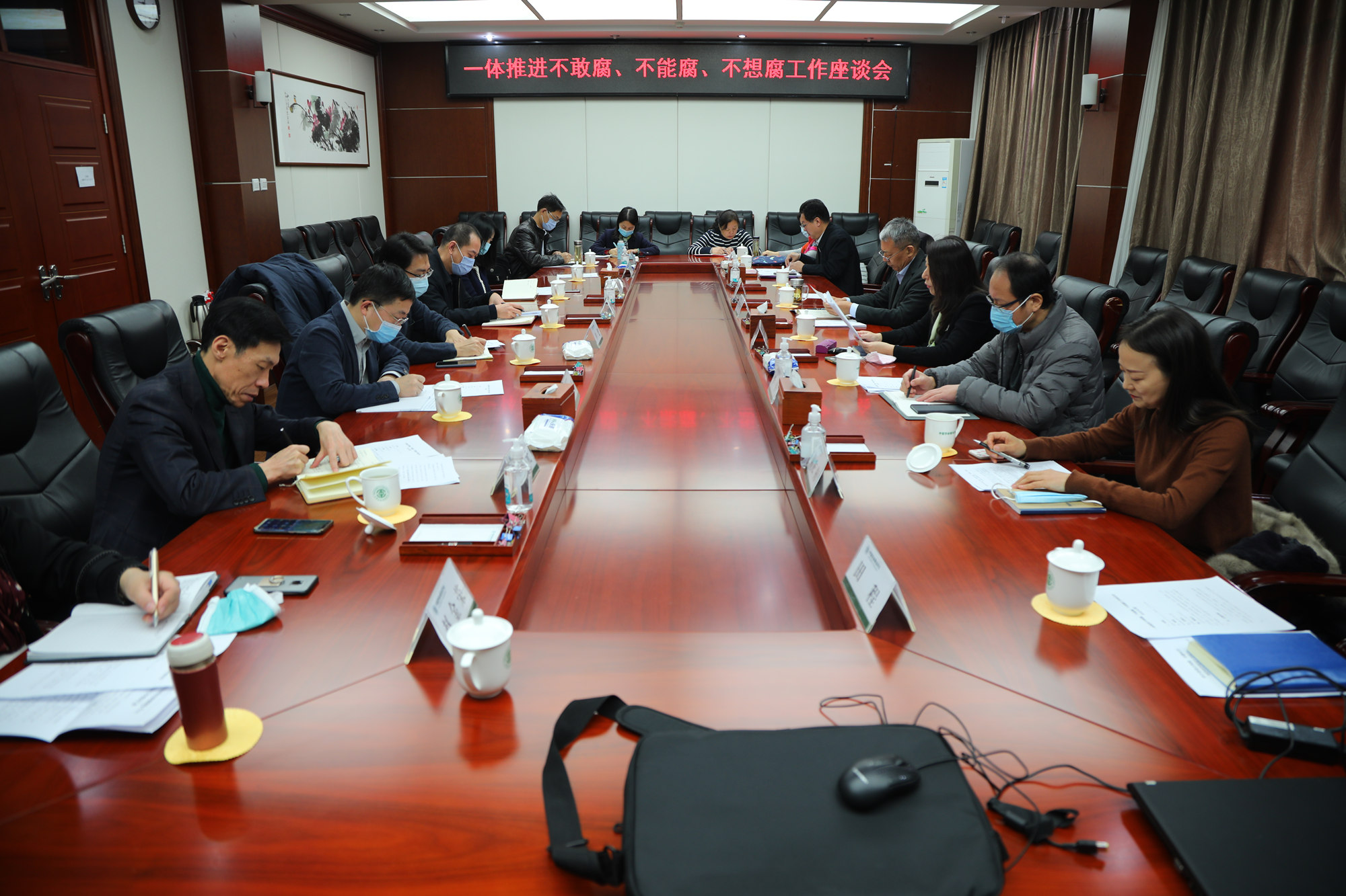 学校召开一体推进不敢腐、不能腐、不想腐工作座谈会