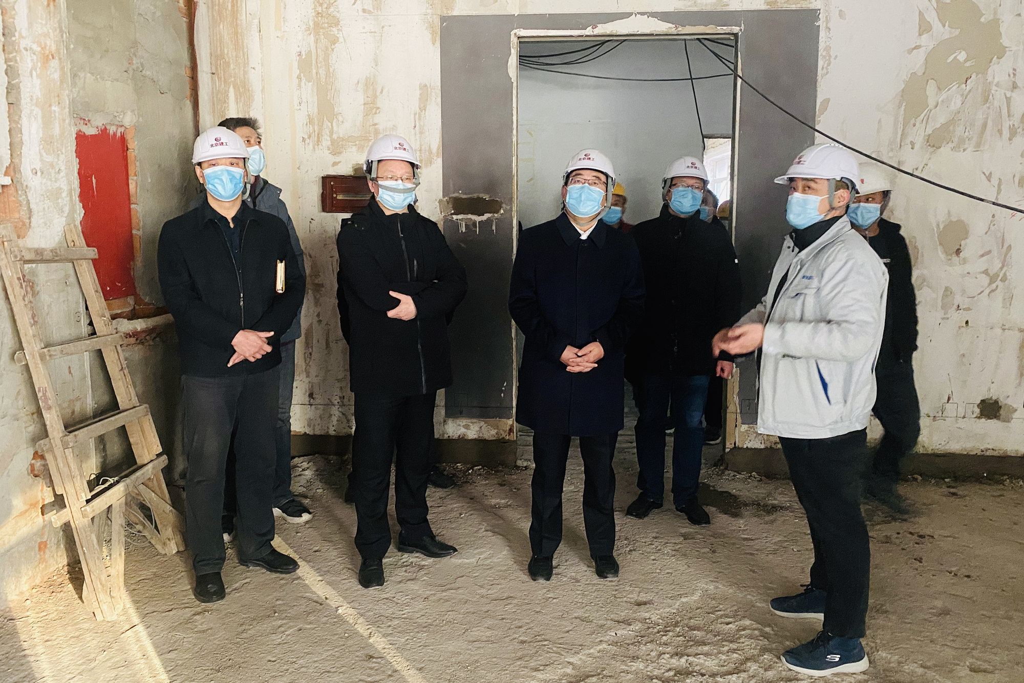 校领导检查北京校区图书馆及综合楼改造工程进展情况