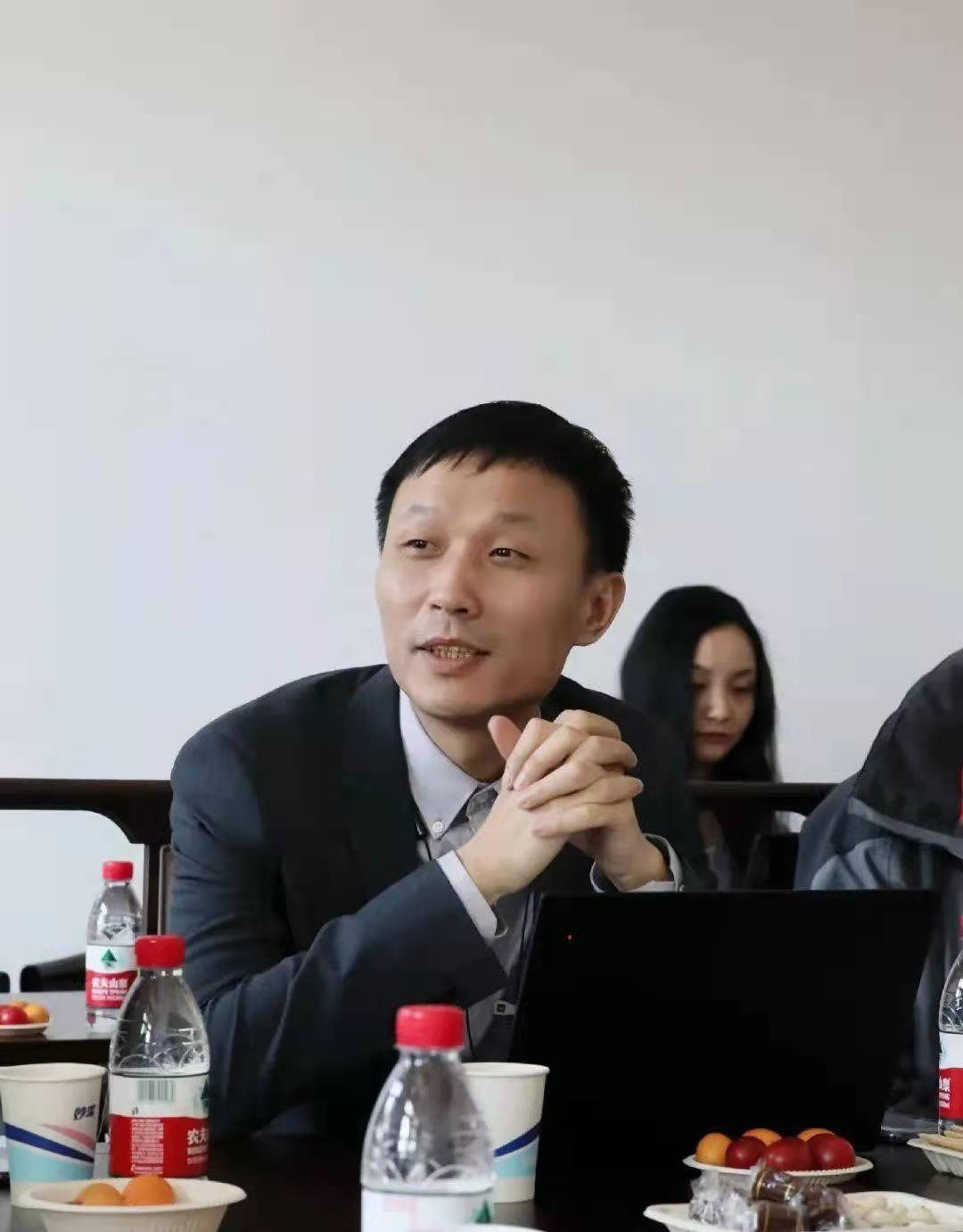 重新认识社会工作：原则与传统