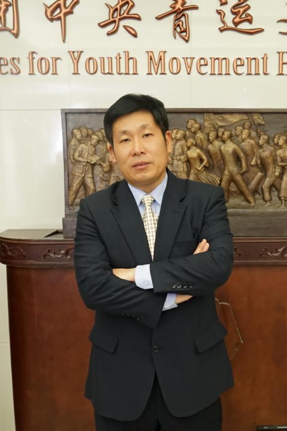 行走在现代与传统之间的中国青年